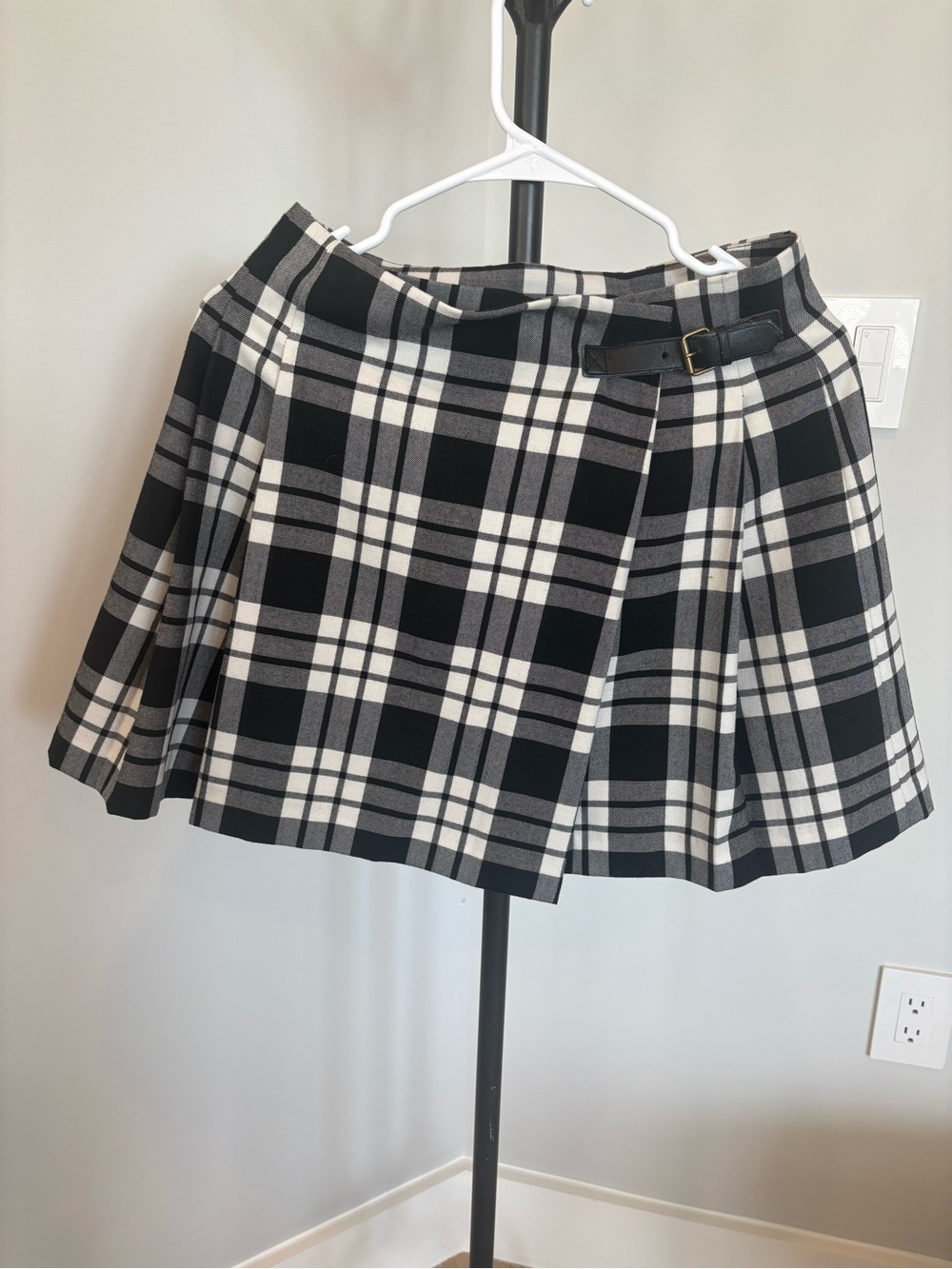 Uniqlo Black, White & Gray Plaid Pleated Skirt with Buckle Detail